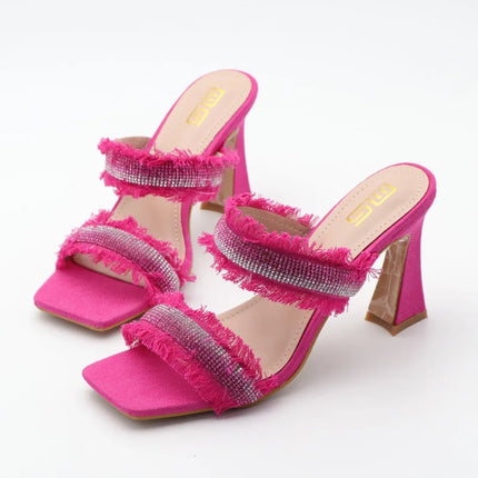 Pantofole da donna in denim 2025 nuove pantofole da donna con strass in peluche con tacco a spillo da donna moda outdoor Scarpe da donna eleganti di lusso