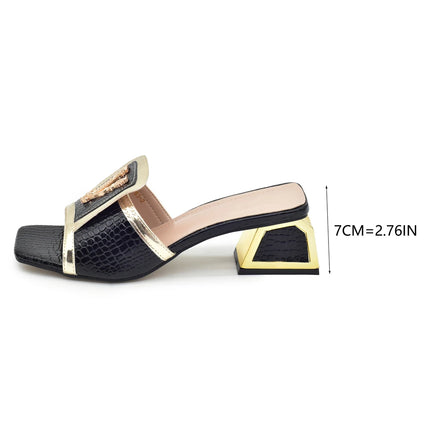 Ultimi sandali con tacco alto firmati di lusso da donna Décolleté con punta aperta Scarpe e sandali da donna in pelle verniciata decorati con applicazioni