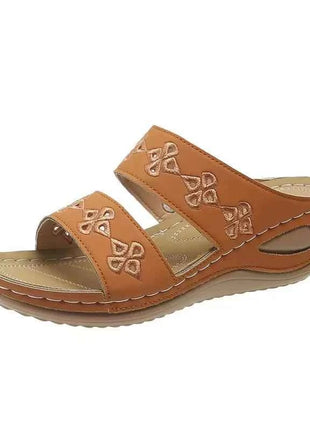 Nuove pantofole da donna ricamate fiori sandali da donna in pelle pantofole con zeppa casual leggere da esterno slip on scarpe estive da donna