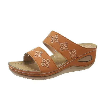 Nuove pantofole da donna ricamate fiori sandali da donna in pelle pantofole con zeppa casual leggere da esterno slip on scarpe estive da donna