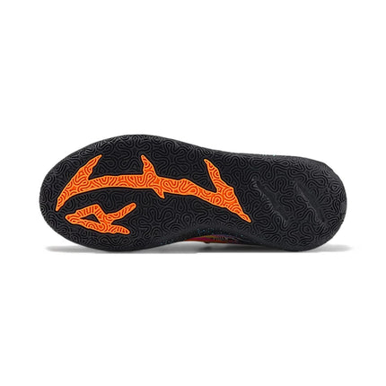 Puma MB.03 Scarpe da Basket Comode, Antiscivolo e Resistenti con Punta Arrotondata (Unisex) in Nero, Rosso e Giallo 379330-01