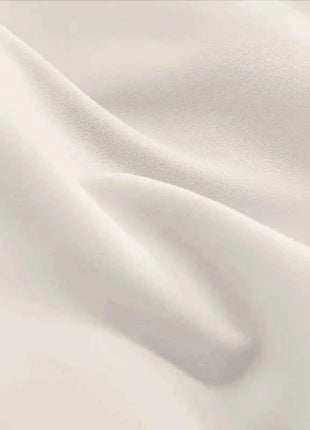 Abito da sera su misura bianco con spalle scoperte, a maniche lunghe, in organza, lunghezza al pavimento, linea ad A, modello 2026