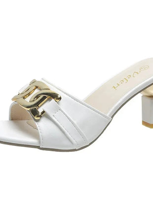 Vendita calda della stagione Sandali con tacco alto di nuova moda Catena con fibbia Radice quadrata Pantofole di grandi dimensioni Versione aggiornata in gomma da donna