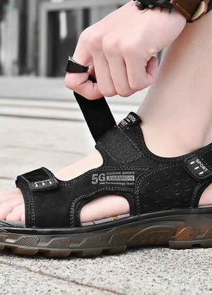 2023 Sandali da uomo in pelle da uomo Scarpe estive Uomo Casual Comodi sandali a piedi nudi da uomo Pentoufle Homme Sandali estivi da uomo