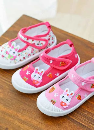Scarpe da ginnastica in tela per bambine 2026, scarpe sportive morbide, sneakers da corsa per bambini con stampa di conigli e carote a cartone animato