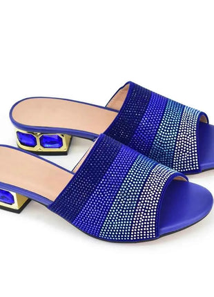 Ultime scarpe da donna Décolleté di cristallo con strass di lusso 2024 Pantofole di nuova moda Sandali Party Tacchi bassi Eleganti scarpe da donna italiane