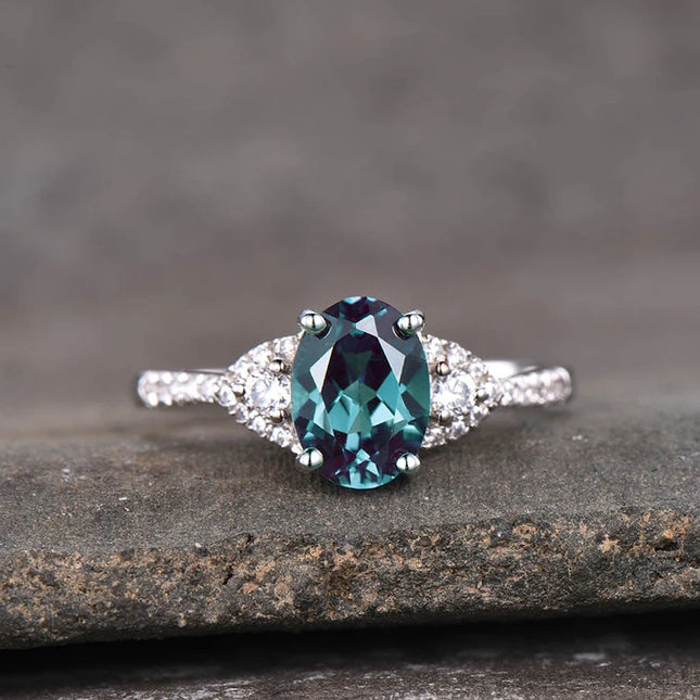 Huitan Anelli ovali blu CZ dal design semplice ed elegante da donna per la festa di anniversario, regalo per gioielli eleganti con temperamento da donna