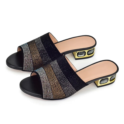 Ultime scarpe da donna Décolleté di cristallo con strass di lusso 2024 Pantofole di nuova moda Sandali Party Tacchi bassi Eleganti scarpe da donna italiane
