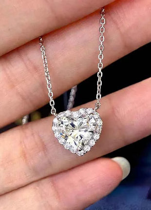 Collana con Ciondolo a Cuore Huitan per Donna, Accessorio Romantico per Matrimoni e Feste, Stile Semplice con Zirconi Brillanti, Gioiello Elegante da Donna