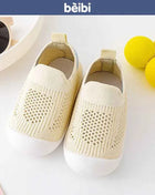 Calzini con suola morbida per bambini primavera/estate Scarpe in rete unisex Calzini da pavimento antiscivolo per bambini 0-3T Scarpe da passeggio morbide e leggere