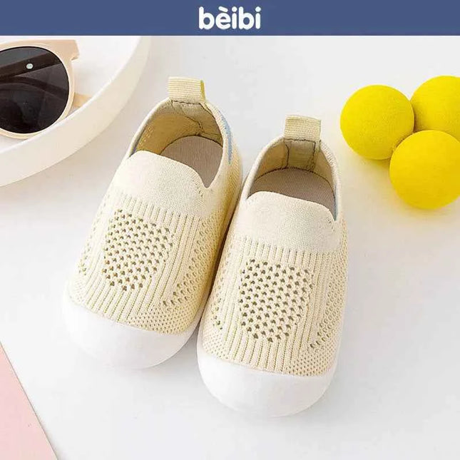Calzini con suola morbida per bambini primavera/estate Scarpe in rete unisex Calzini da pavimento antiscivolo per bambini 0-3T Scarpe da passeggio morbide e leggere