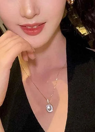 Collana con ciondolo ovale color oro Huitan per donna, accessori moda per matrimoni e feste, gioielli di lusso versatili con intarsi in CZ brillante
