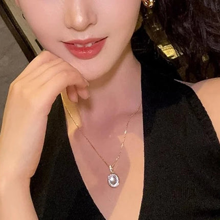 Collana con ciondolo ovale color oro Huitan per donna, accessori moda per matrimoni e feste, gioielli di lusso versatili con intarsi in CZ brillante