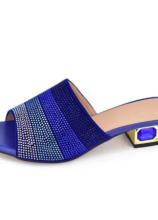 Ultime scarpe da donna Décolleté di cristallo con strass di lusso 2024 Pantofole di nuova moda Sandali Party Tacchi bassi Eleganti scarpe da donna italiane