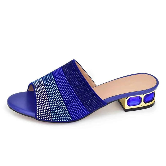 Ultime scarpe da donna Décolleté di cristallo con strass di lusso 2024 Pantofole di nuova moda Sandali Party Tacchi bassi Eleganti scarpe da donna italiane
