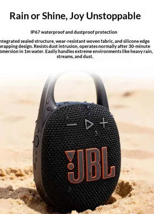 JBL Clip 5 Tablet portatile da viaggio con jack audio universale. Resistente agli urti e alla polvere.