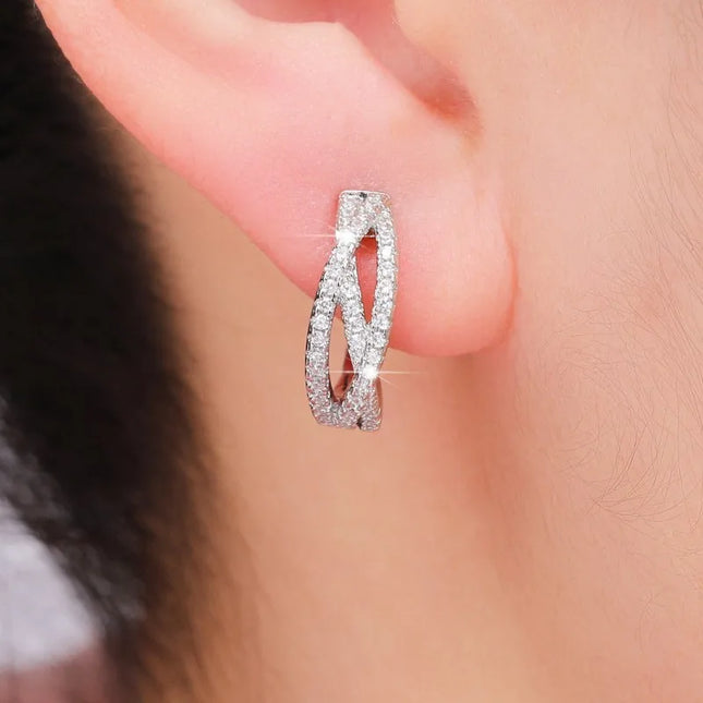Orecchini a Cerchio Huitan con Design Intrecciato per Donna, Accessori Eleganti per Matrimoni e Feste, Gioielli Affascinanti con Zirconi Incastonati
