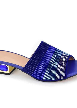 Ultime scarpe da donna Décolleté di cristallo con strass di lusso 2024 Pantofole di nuova moda Sandali Party Tacchi bassi Eleganti scarpe da donna italiane