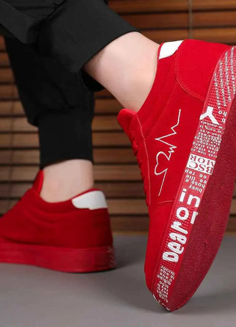 Sneakers casual leggere da uomo. Scarpe da corsa e da skate per uomo, ideali per l'uso quotidiano all'aperto. Colori: nero e rosso. Taglie: da 39 a 48.