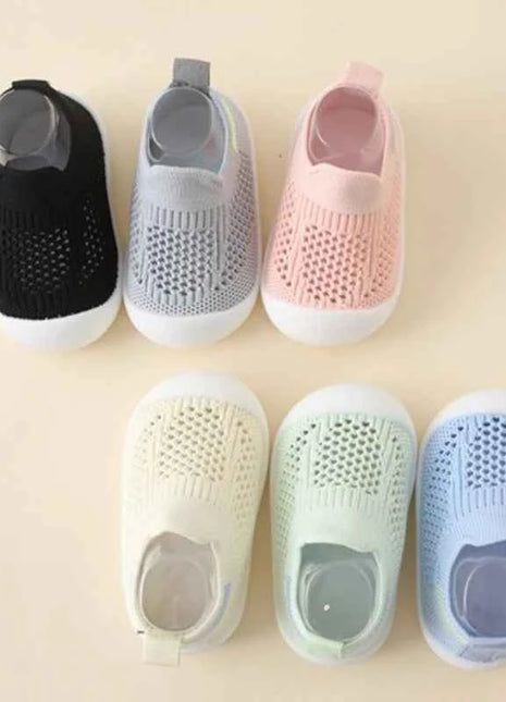 Calzini con suola morbida per bambini primavera/estate Scarpe in rete unisex Calzini da pavimento antiscivolo per bambini 0-3T Scarpe da passeggio morbide e leggere