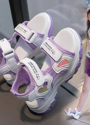Sandali da ragazza 2025 Nuove scarpe da spiaggia principessa per bambini estivi per le vacanze Suola morbida antiscivolo Ragazze color caramello Appartamenti resistenti all'usura