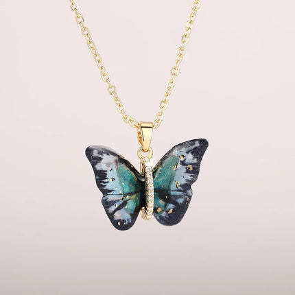 Collana con Ciondolo a Farfalla Huitan per Donne, Accessorio Moda per Feste e Uso Quotidiano, Gioiello Versatile con Zirconi Brillanti