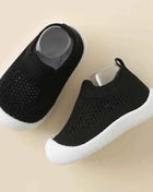 Calzini con suola morbida per bambini primavera/estate Scarpe in rete unisex Calzini da pavimento antiscivolo per bambini 0-3T Scarpe da passeggio morbide e leggere