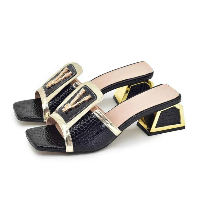 Ultimi sandali con tacco alto firmati di lusso da donna Décolleté con punta aperta Scarpe e sandali da donna in pelle verniciata decorati con applicazioni